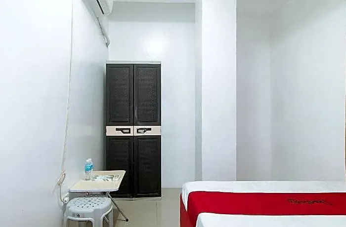 Reddoorz @ Najar Residences Near Naia Terminal Hotel